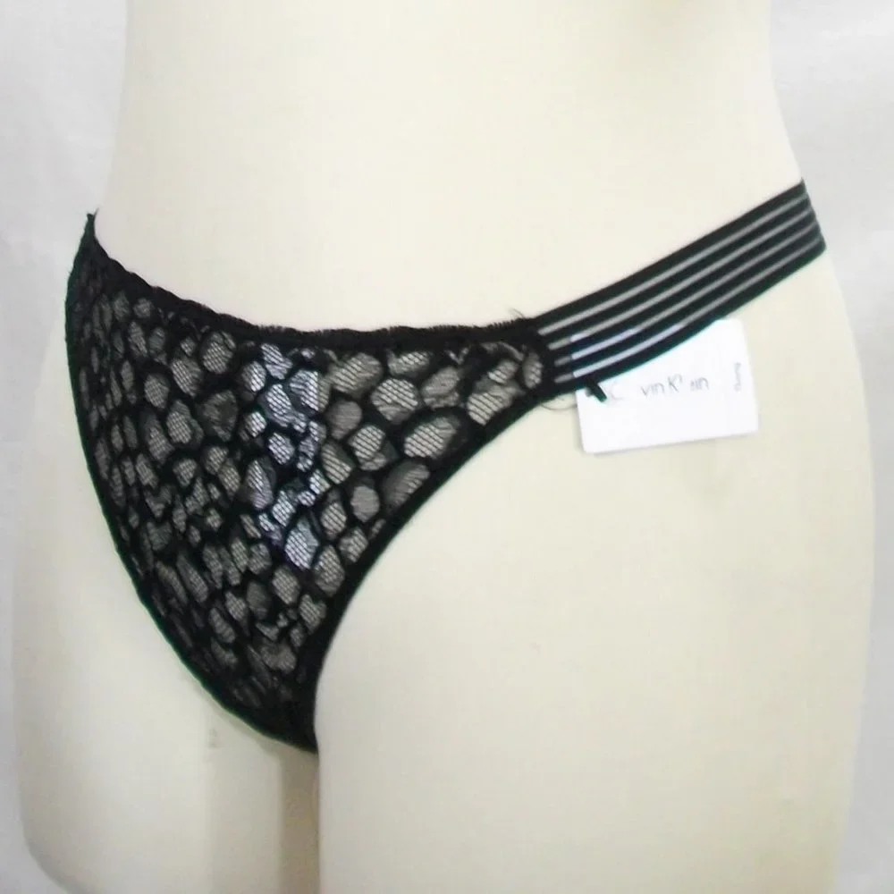 32D / Medium‎ Calvin Klein Vixen Molded Lace Bra & Thong Set Black NWT